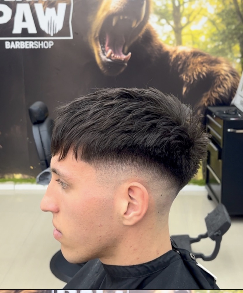 Мъжко подстригване с чист fade в BEARD PAW BARBERSHOP Варна