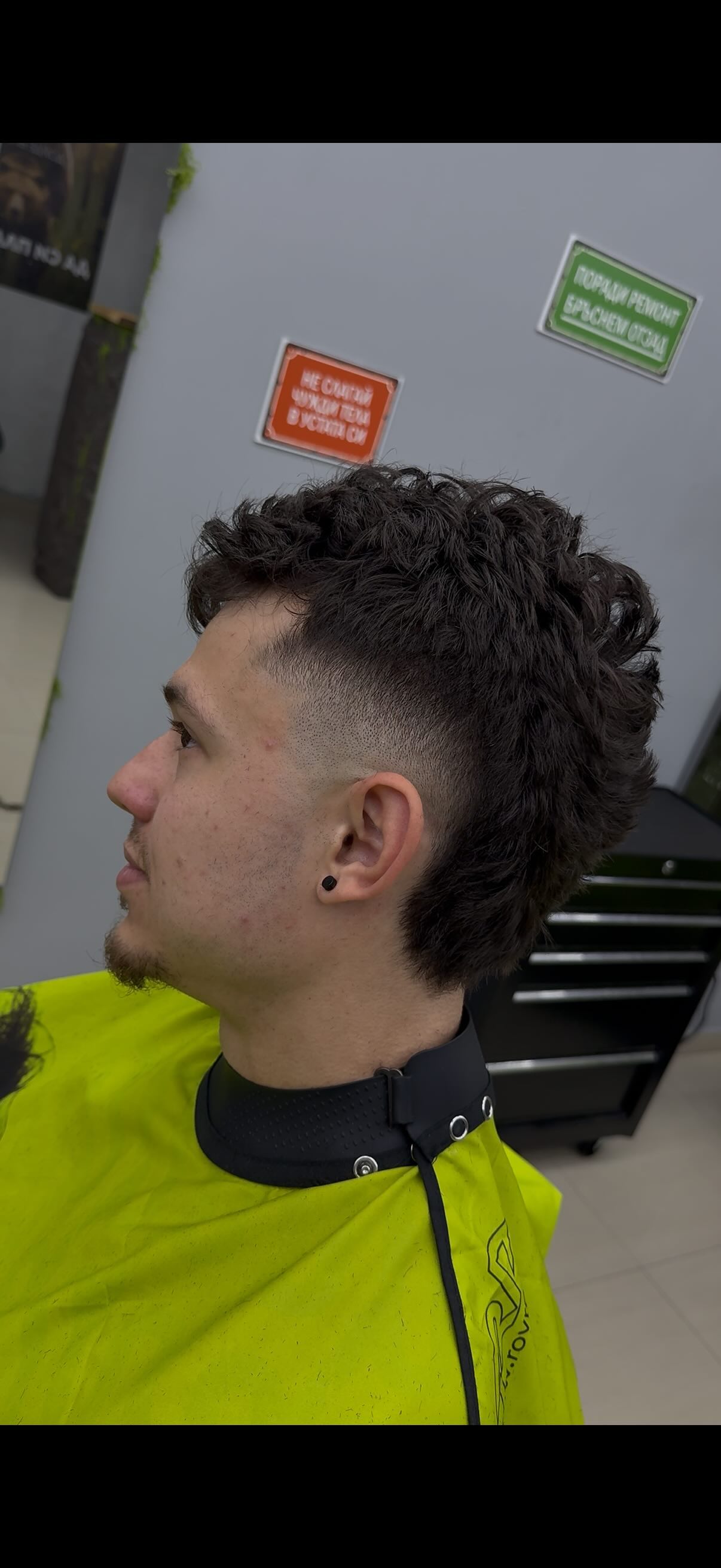 Мъжко подстригване с текстуриран mullet fade в BEARD PAW BARBERSHOP Варна