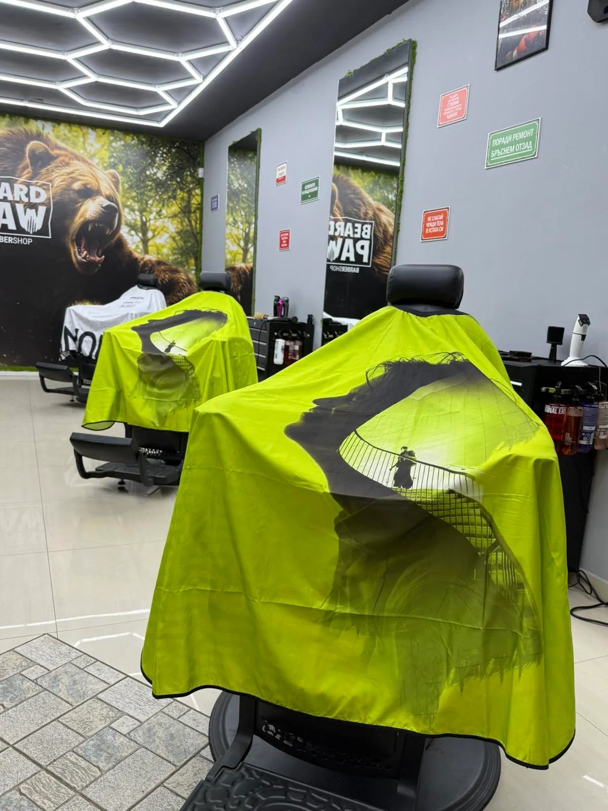 Барбер столовете в BEARD PAW BARBERSHOP Варна